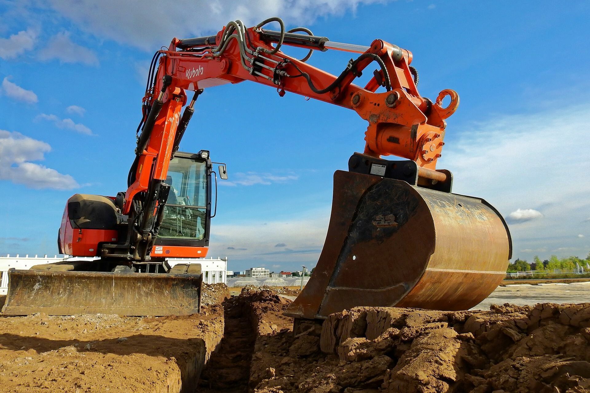 excavators-1680634_1920